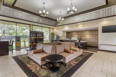 Photo 4 - Best Western Plus Garden Court Inn