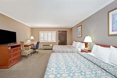 Photo 5 - Days Inn by Wyndham West Covina