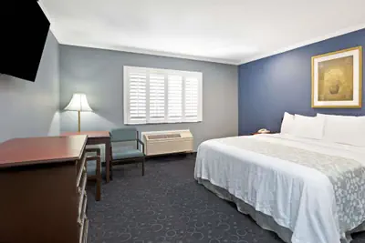 Photo 4 - Days Inn by Wyndham West Covina
