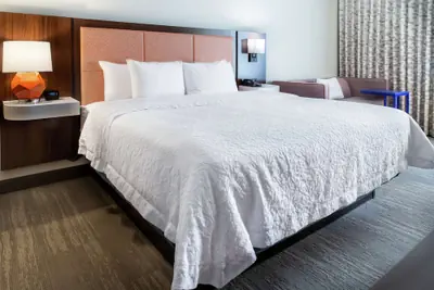 Photo 4 - Hampton Inn Rockford