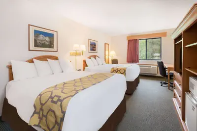 Photo 4 - Baymont by Wyndham Hot Springs