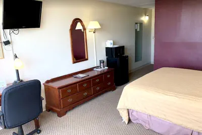 Photo 3 - Norwood Inn and Suites Worthington