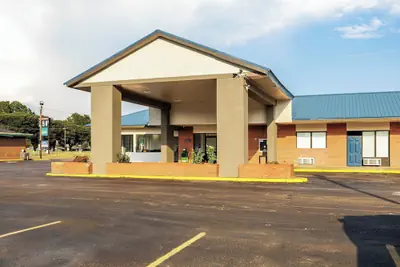 Photo 2 - Motel 6 Greenwood, MS