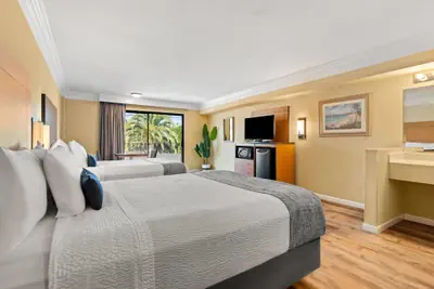 Photo 5 - Travelodge by Wyndham San Clemente Beach