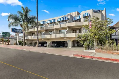 Photo 2 - Travelodge by Wyndham San Clemente Beach