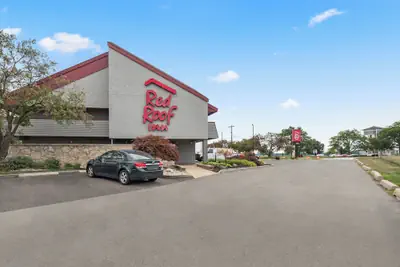 Photo 2 - Red Roof Inn Lansing East – MSU