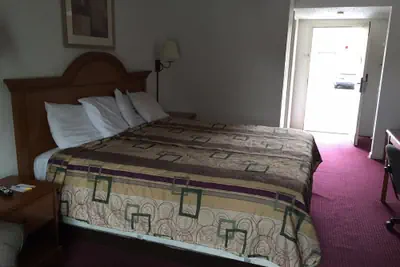 Photo 4 - Econo Lodge Franklin