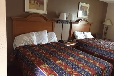 Photo 3 - Econo Lodge Franklin