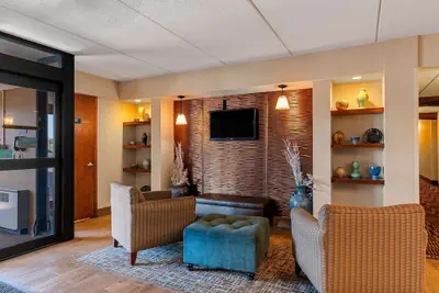 Photo 4 - Best Western Bridgeview Hotel