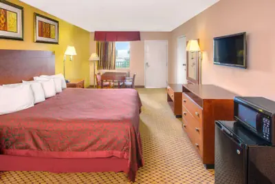 Photo 2 - Days Inn by Wyndham Gulfport