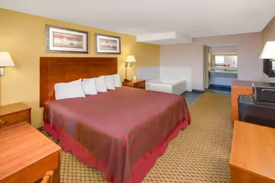 Photo 3 - Days Inn by Wyndham Gulfport