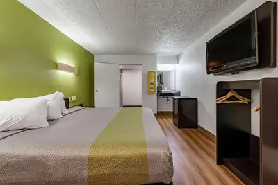 Photo 2 - Days Inn by Wyndham Cincinnati I-71