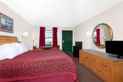 Photo 3 - Days Inn by Wyndham Columbia NE Fort Jackson