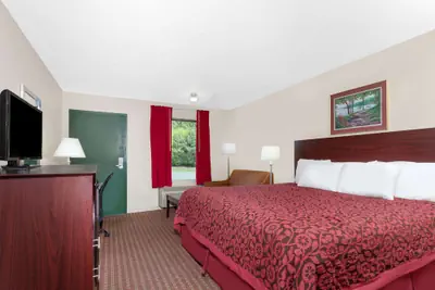 Photo 5 - Days Inn by Wyndham Columbia NE Fort Jackson