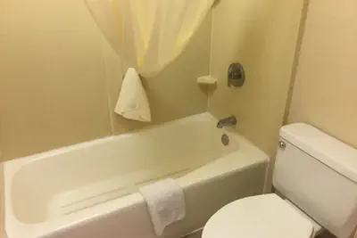 Photo 4 - Days Inn & Suites by Wyndham Albuquerque North