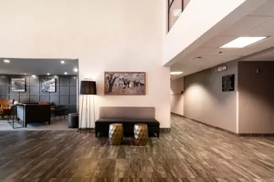 Photo 4 - Oxford Suites Chico