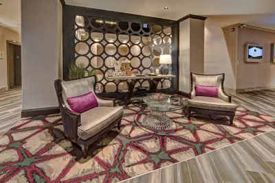 Photo 2 - DoubleTree by Hilton Hotel Decatur Riverfront