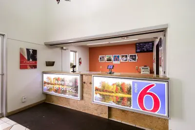 Photo 4 - Motel 6 Davenport, IA