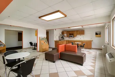 Photo 3 - Motel 6 Davenport, IA