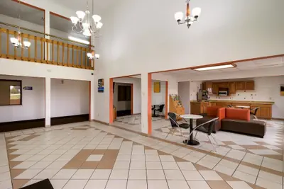 Photo 5 - Motel 6 Davenport, IA