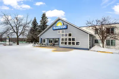 Photo 2 - Days Inn by Wyndham International Falls