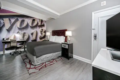 Photo 3 - Hotel Indigo Dallas Downtown by IHG