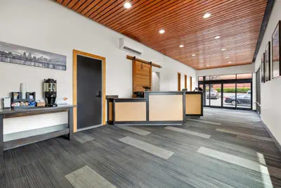 Photo 5 - Quality Inn & Suites Clackamas – Portland