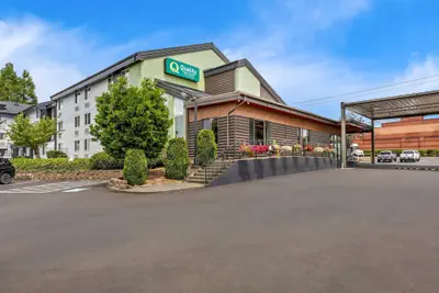 Photo 2 - Quality Inn & Suites Clackamas – Portland