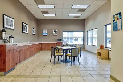 Photo 4 - Motel 6 Effingham, IL