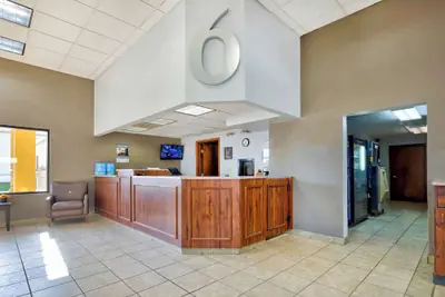 Photo 5 - Motel 6 Effingham, IL