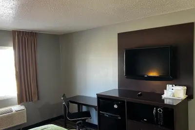 Photo 4 - Colby Inn and Suites