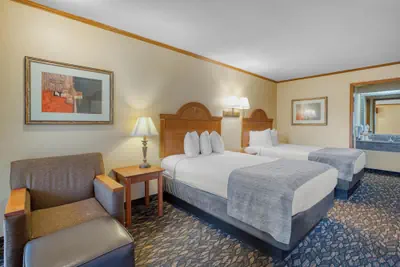Photo 5 - SureStay by Best Western Kansas City Country Inn North