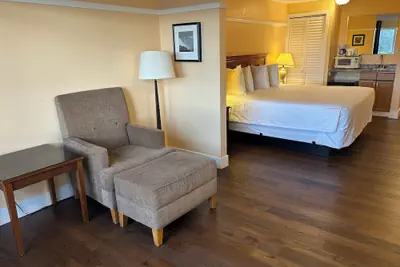Photo 3 - Marina Inn