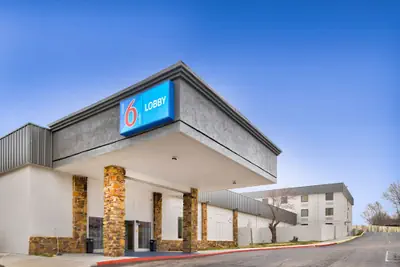 Photo 2 - Motel 6 Bartlesville, OK