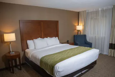 Photo 3 - Comfort Inn & Suites Erie - Splash Lagoon Indoor Waterpark