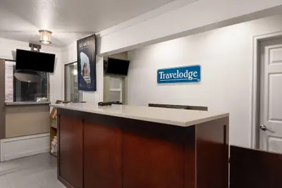 Photo 3 - Travelodge by Wyndham Everett City Center