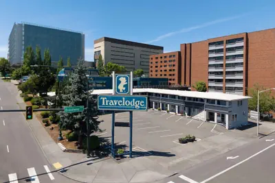 Photo 2 - Travelodge by Wyndham Everett City Center