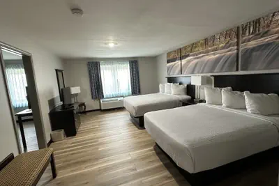 Photo 2 - Days Inn and Suites by Wyndham Sikeston