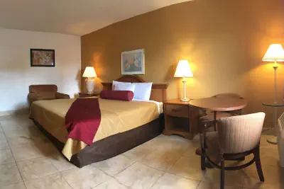 Photo 4 - Econo Lodge Fort Myers North