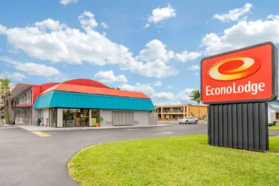 Photo 2 - Econo Lodge Fort Myers North