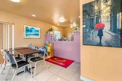 Photo 3 - Econo Lodge Fort Myers North