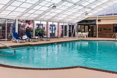 Photo 2 - Quality Suites Lake Wright - Norfolk Airport