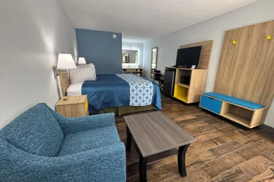 Photo 2 - Travelodge by Wyndham Gainesville