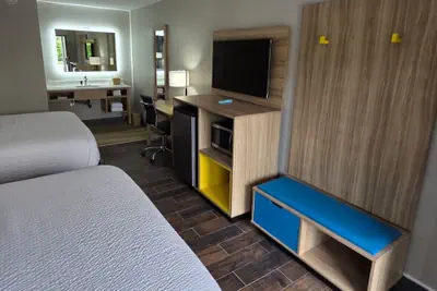 Photo 3 - Travelodge by Wyndham Gainesville