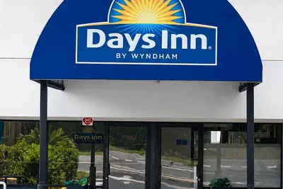 Photo 2 - Days Inn by Wyndham Gainesville Hospital/University Area