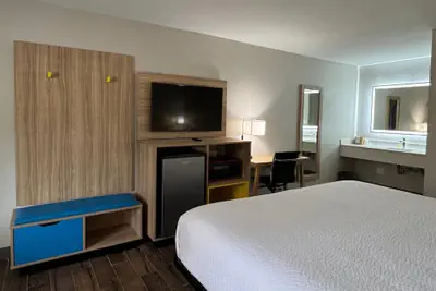 Photo 5 - Travelodge by Wyndham Gainesville