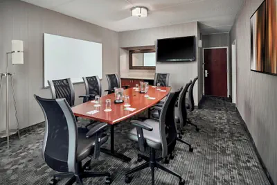 Photo 4 - Courtyard by Marriott Baltimore BWI Airport