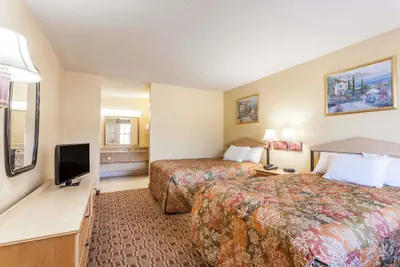 Photo 5 - Days Inn by Wyndham Yazoo City