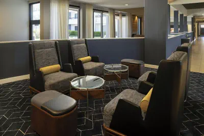 Photo 2 - Courtyard by Marriott Fresno