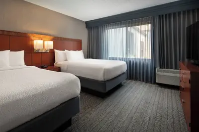 Photo 5 - Courtyard by Marriott Fresno